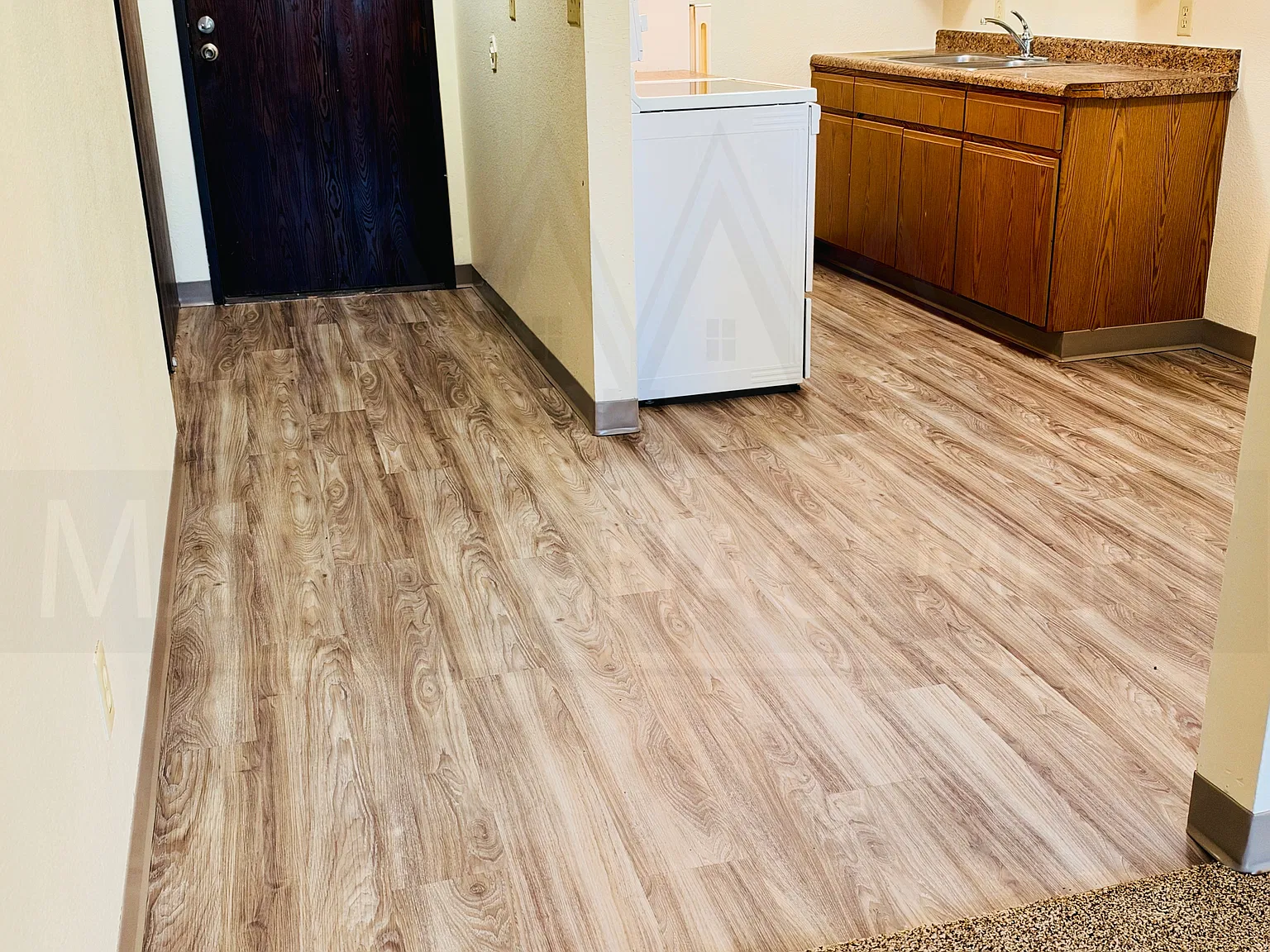 3 bed, $1,160 — Photo 2