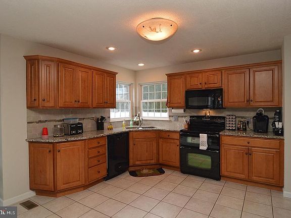 2nd image of 108 W Lincoln Dr