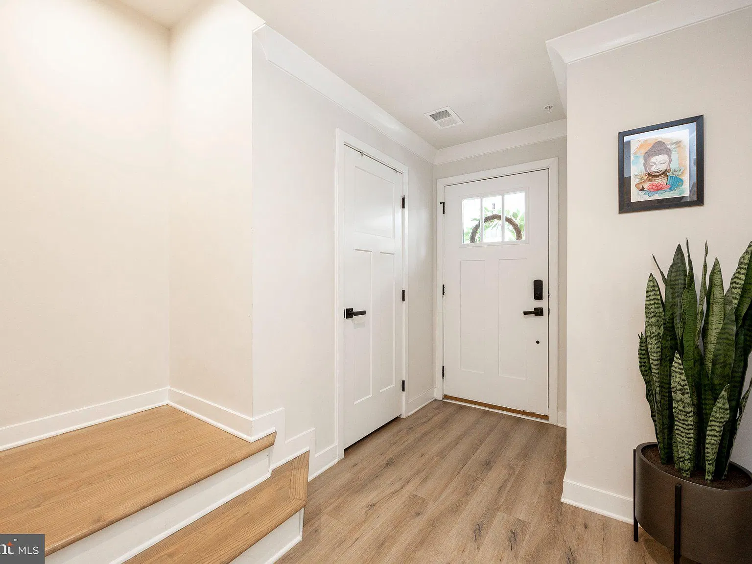 3 bed, 3.5 bath, 2020 sqft, $3,500 — Photo 3