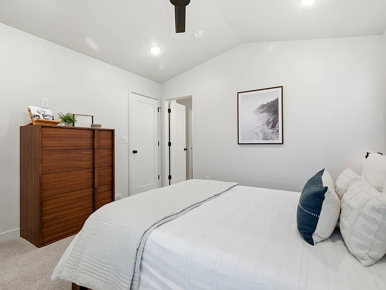 1125 N Clifton Dr — Photo 18