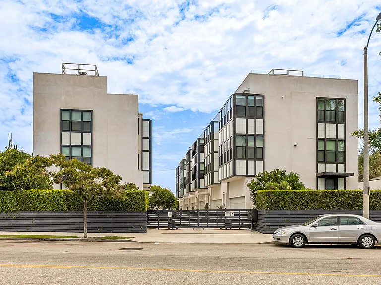 1825 1/2 Alsace Ave — Photo 45