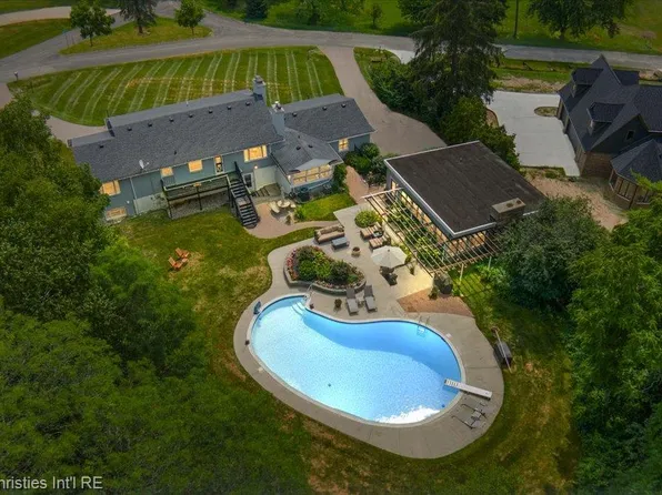 3060 Chickering Ln, Bloomfield Hills, MI 48302