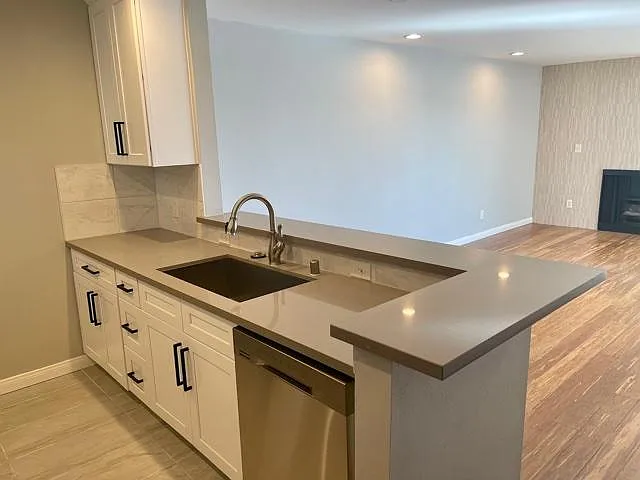 7556 Hampton Ave — Photo 4