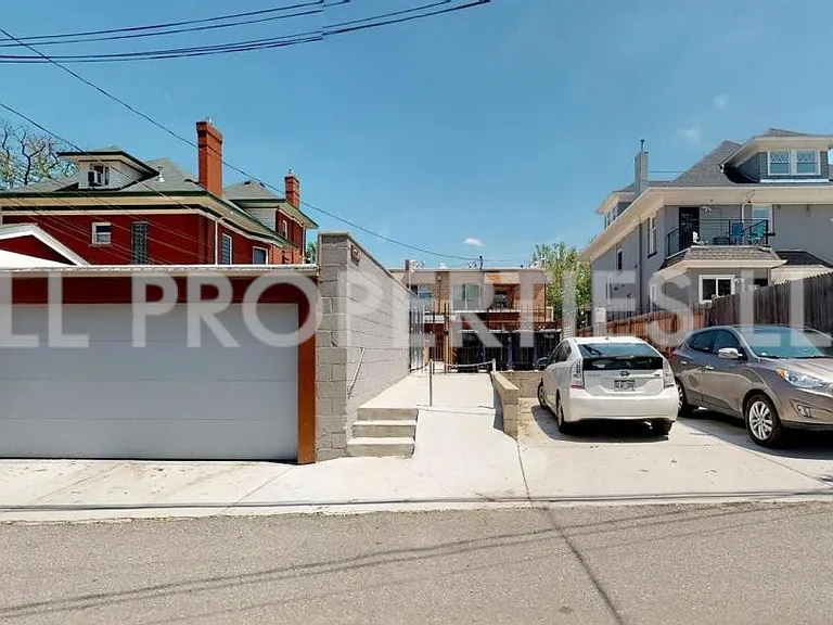 1613 York St — Photo 30