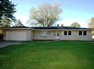 96 N Lyle Ave, Elgin, IL 60123