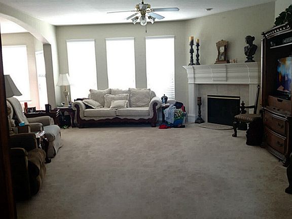 3rd image of 9905 Oakmont Ct
