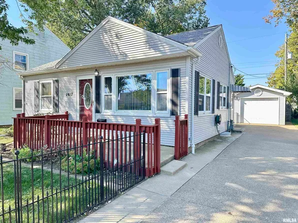 1417 Earl St, Pekin, IL 61554