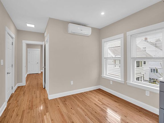4th image of 189 Glenwood St #2