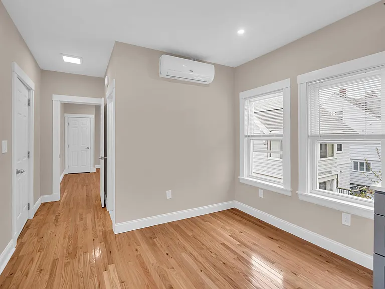 189 Glenwood St #2 — Photo 4
