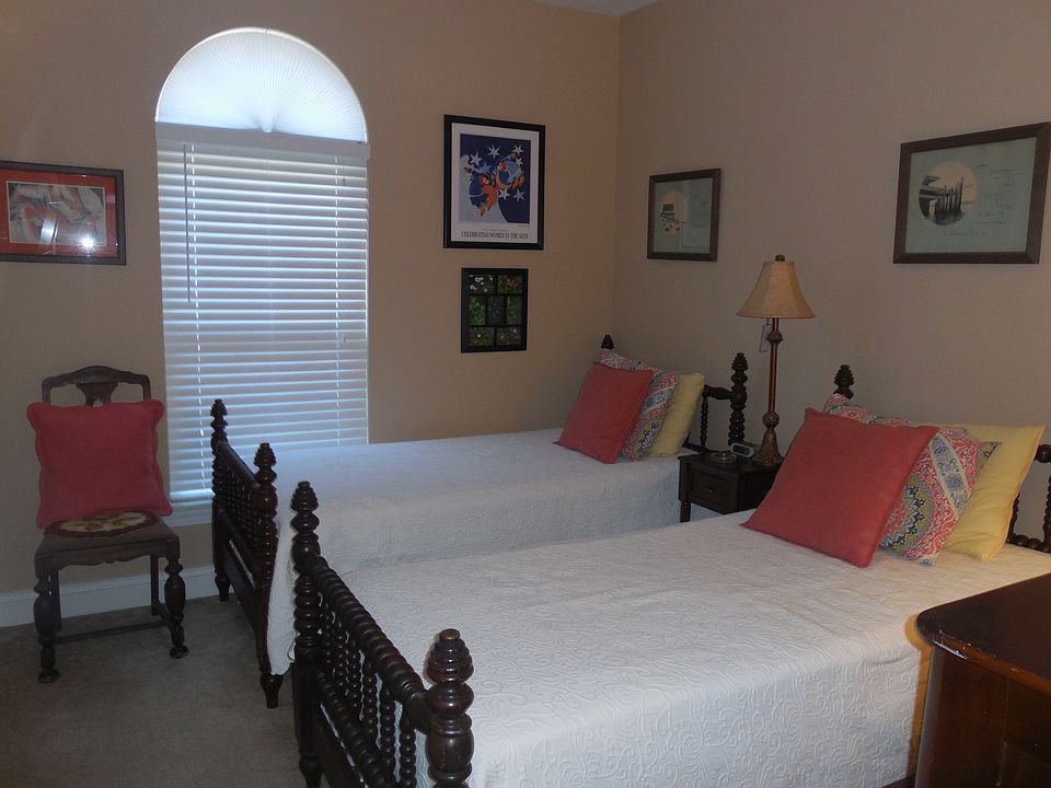 Guest bedroom