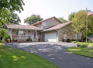9746 N Hickory Ln, Saint John, IN 46373