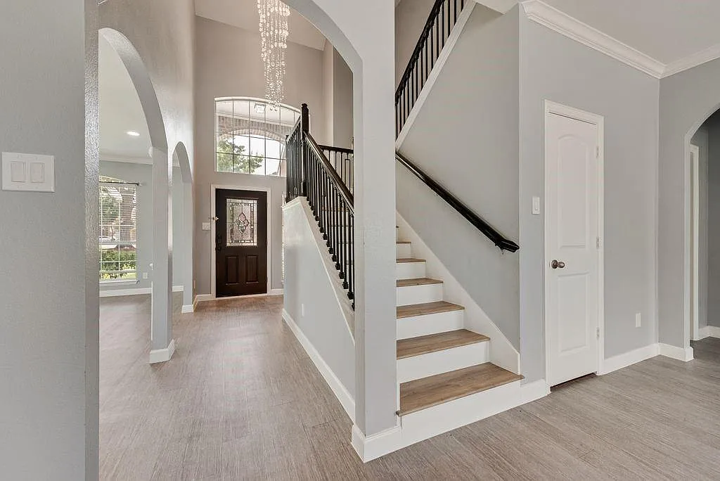 5 bed, 3.5 bath, 2930 sqft, $3,786 — Photo 4