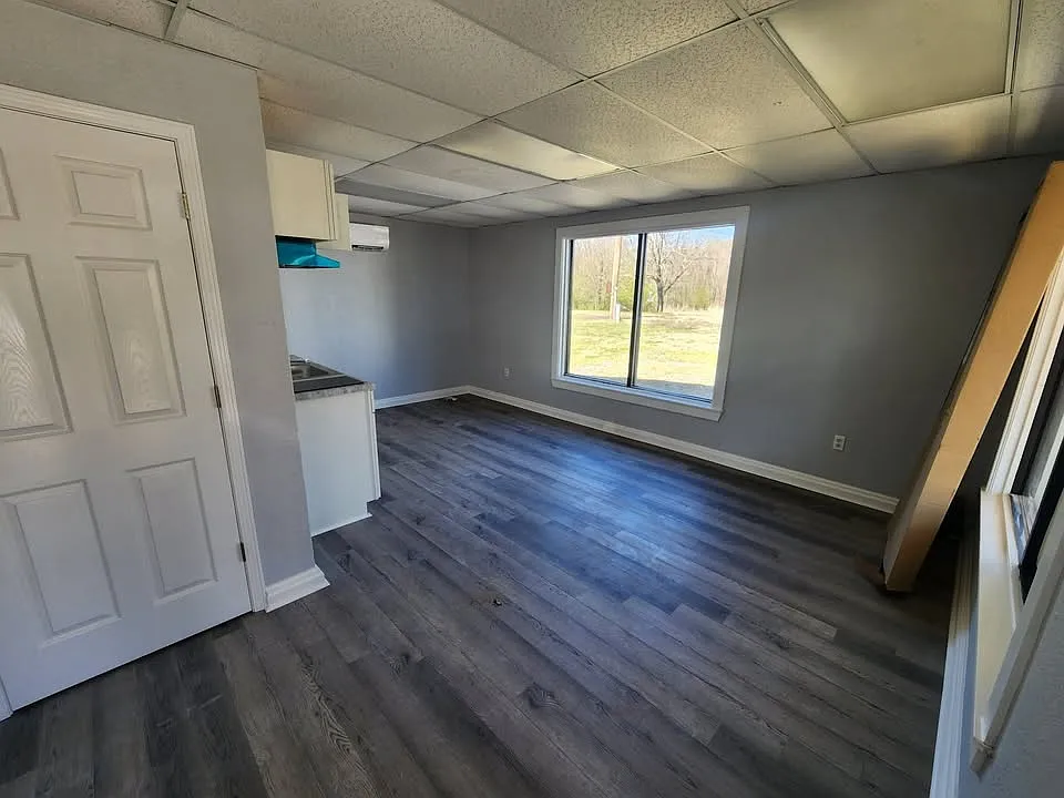 Studio, 300 sqft, $750 — Photo 1