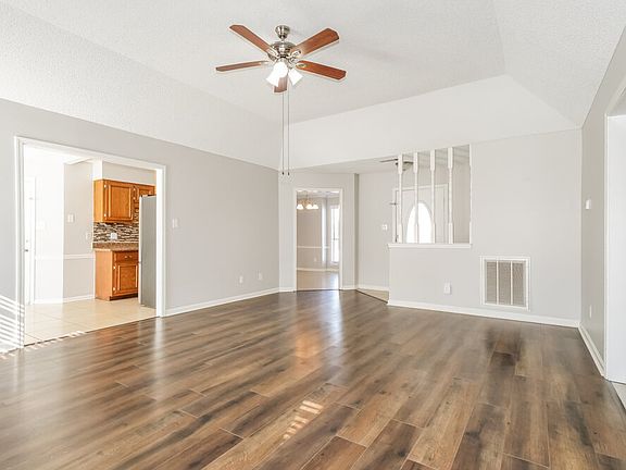 4th image of 4879 Baywood Dr