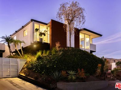 2751 Hollyridge Dr, Los Angeles, CA, 90068