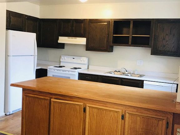 5th image of 530 Olde Greenwich Cir
