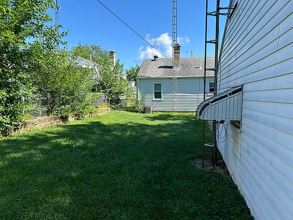 4th image of 3612 Mesmer Ave