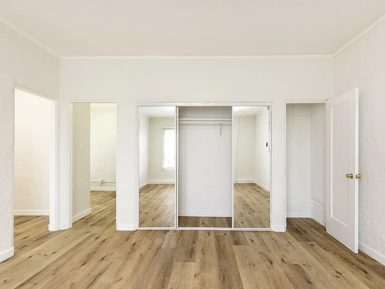 426 S Manhattan Pl — Photo 5