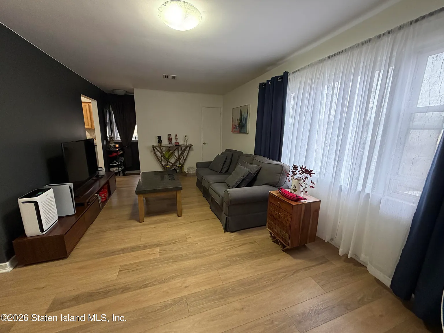 3 bed, 1.0 bath, 2228 sqft, $3,000 — Photo 3