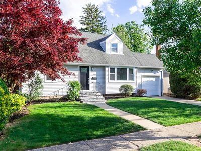 2666 Flower Street, Westbury, NY, 11590