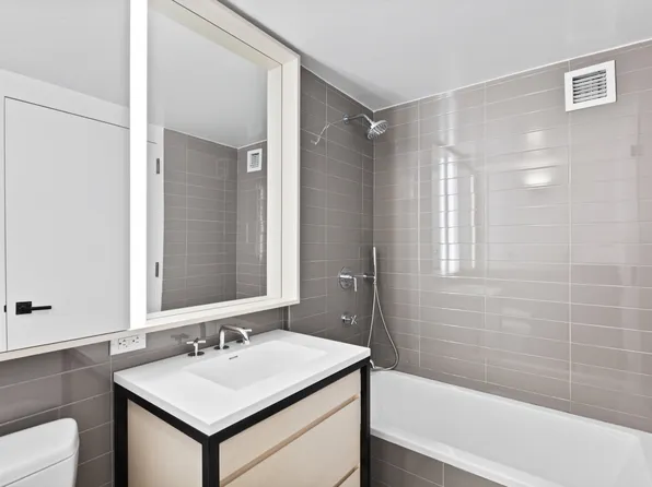 385 First Avenue image 6 of 8