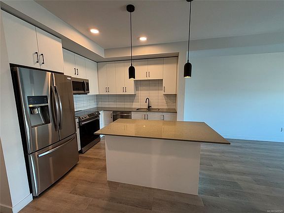 4th image of 2469 Gateway Rd #404
