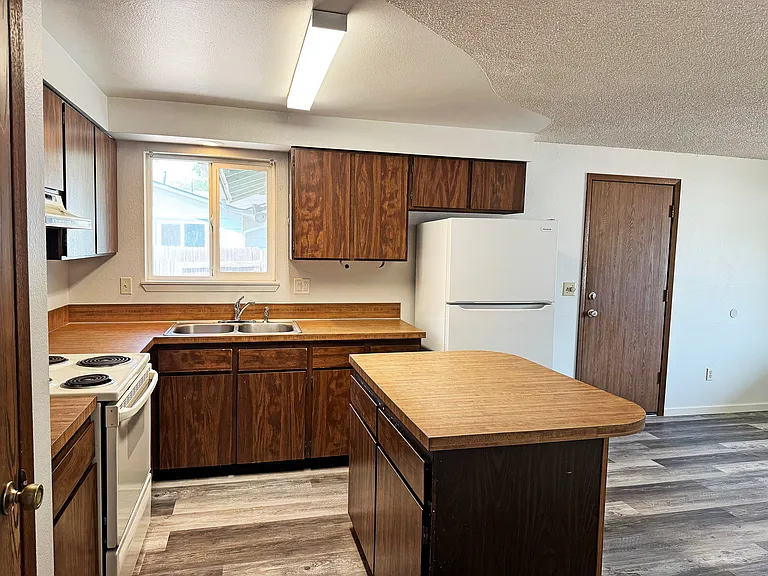 3235 S Law Ave — Photo 7