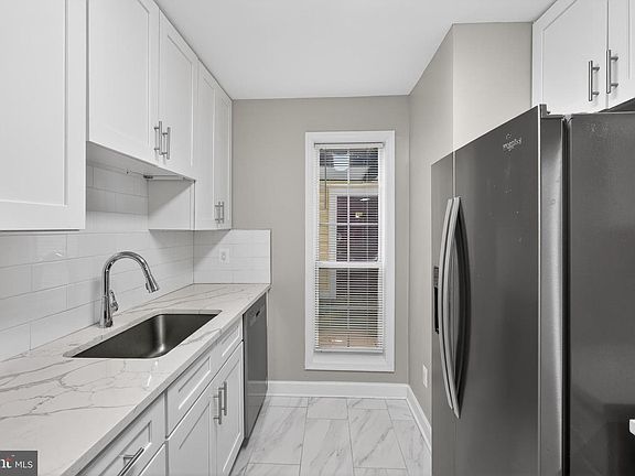 4th image of 10114 Oakton Terrace Rd