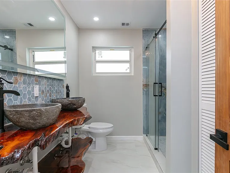 1507 Harding St — Photo 9