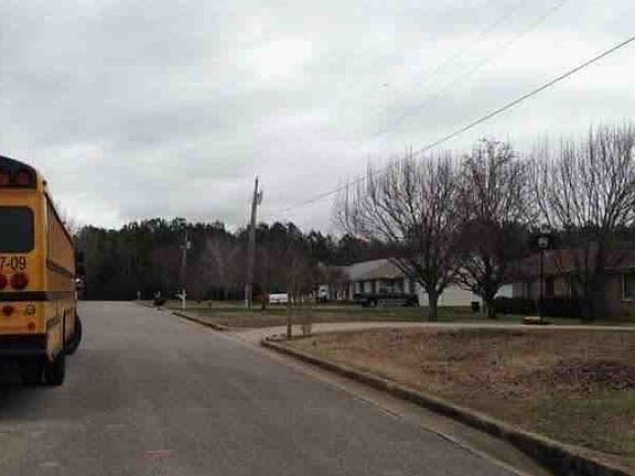 Exterior Neighborhood (street photo)