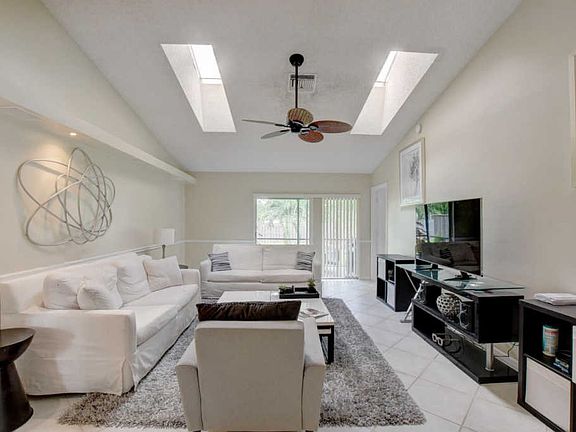 4th image of 5208 Arbor Glen Cir