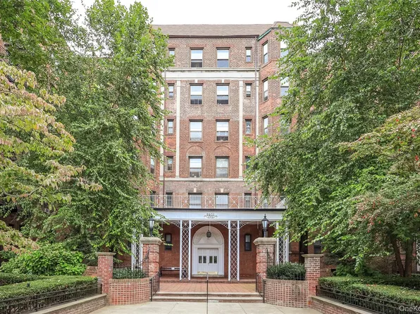 84-51 Beverly Rd #2W, Kew Gardens, NY 11415