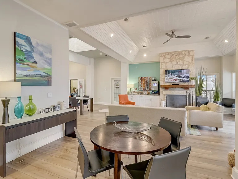 Riverbend Apartments — Photo 23
