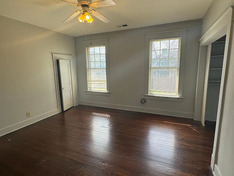 190 S Barksdale St — Photo 11