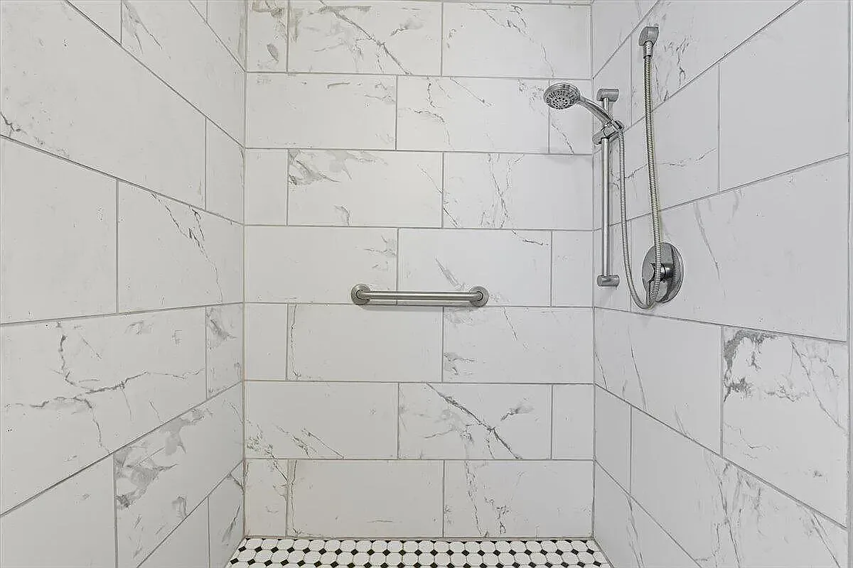 2 bed, 898 sqft, $1,400 — Photo 3