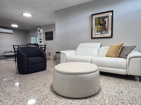 2nd image of 663 Lady Di