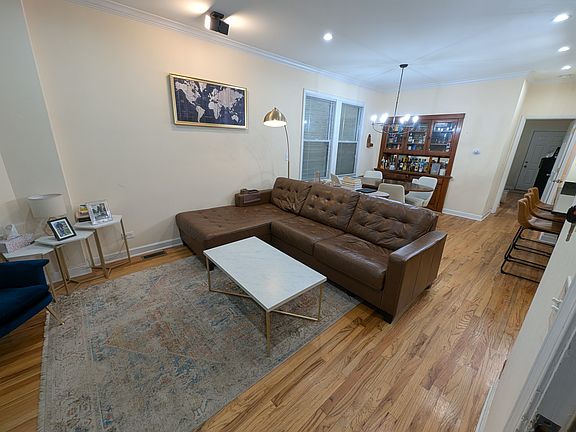 3rd image of 1519 W Nelson St Unit Fb-1