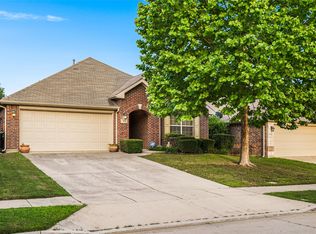 713 Meandering Trl, Little Elm, TX 75068