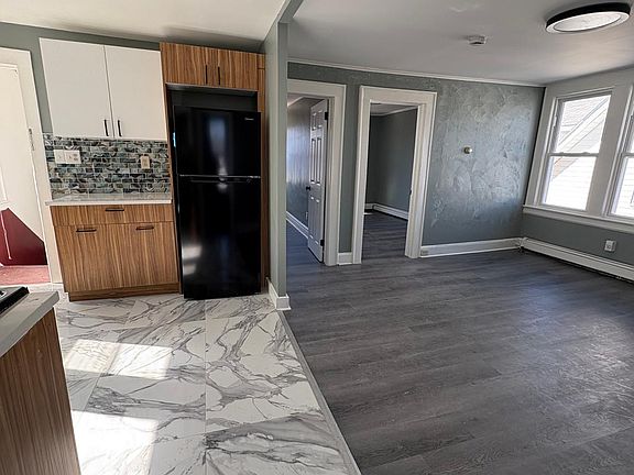 2nd image of 556 S Clinton St Floor 3