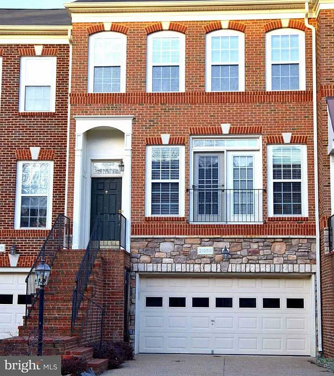 3 bed, 3.5 bath, 2451 sqft, $3,500 — Photo 1