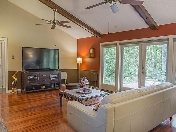 2nd image of 143 Oleander Dr