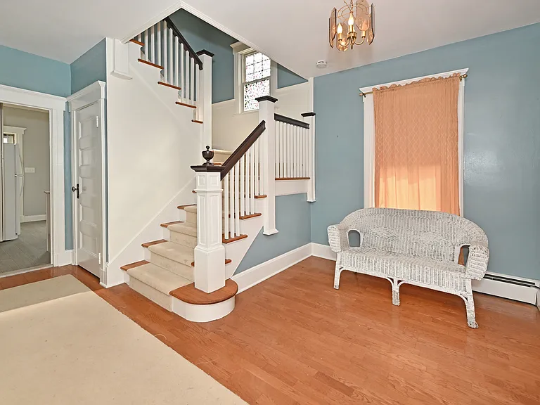 264 Morse Ave — Photo 3