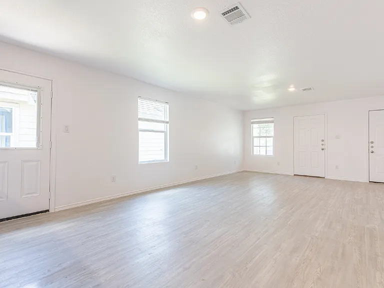 2807 Ruby Xing — Photo 6