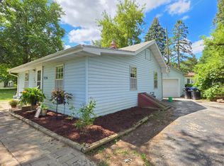 724 W Friendly Ave, McHenry, IL 60051