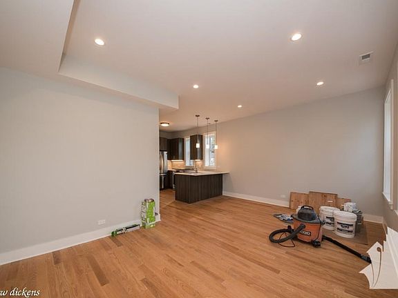 5th image of 1857 W Dickens Ave #1816
