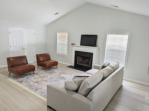 3rd image of 58 Hidden Lakes Cir