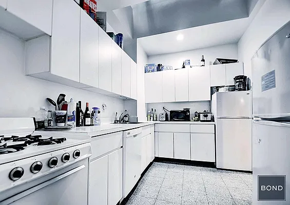 Rented by Bond New York | media 60