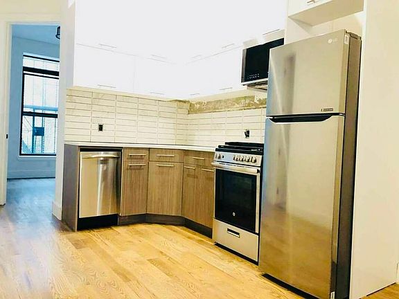 3rd image of 463 Kosciusko St #3