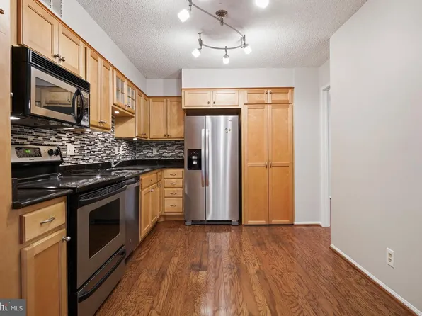 5903 Mount Eagle Dr APT 108, Alexandria, VA 22303