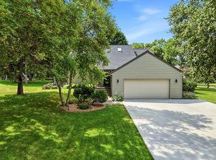 15809 Nursery Dr, Minnetonka, MN 55345